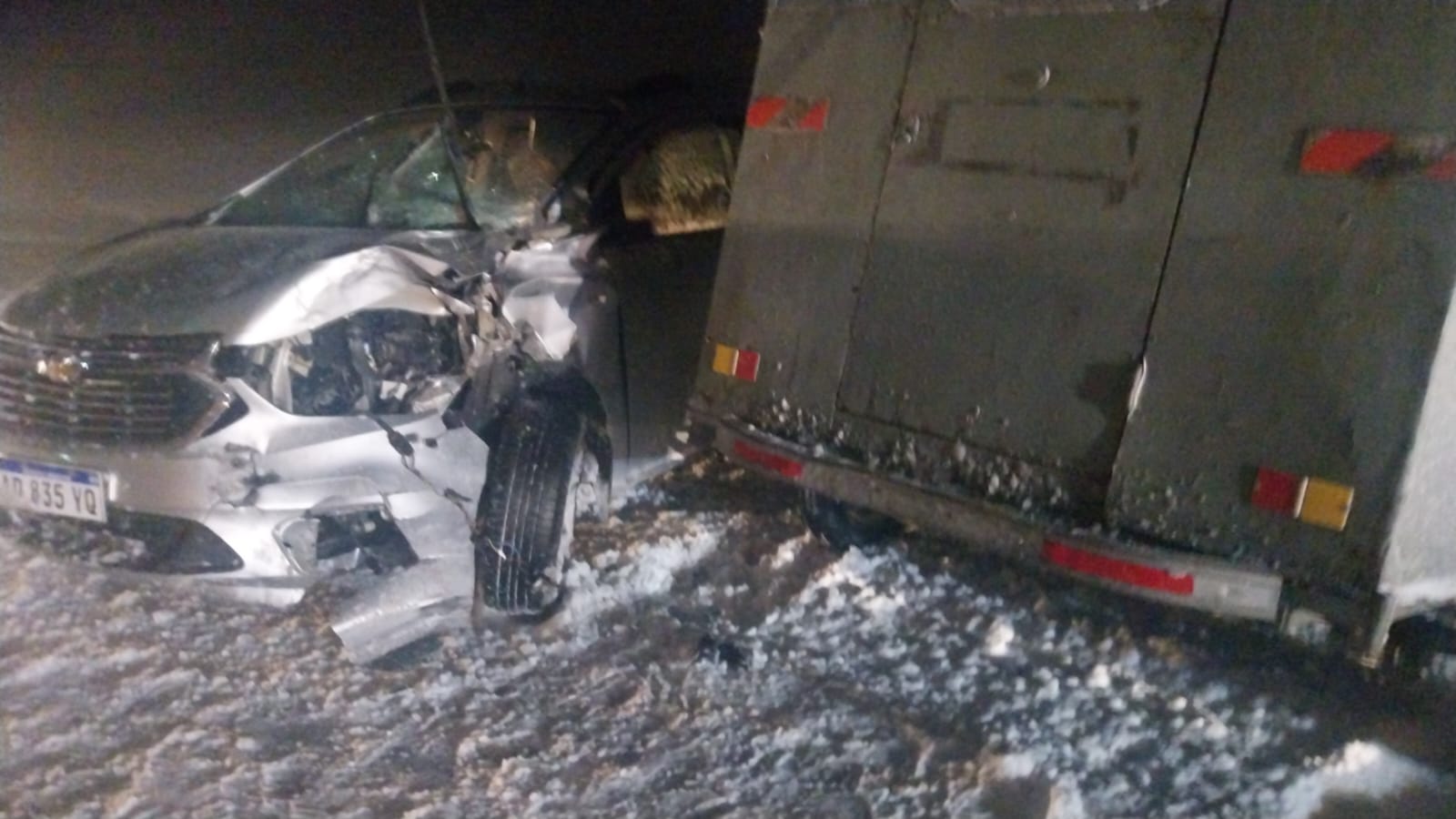 Tres personas heridas tras una colisión entre un auto y un camión en la Ruta 3, cerca de Pico Salamanca