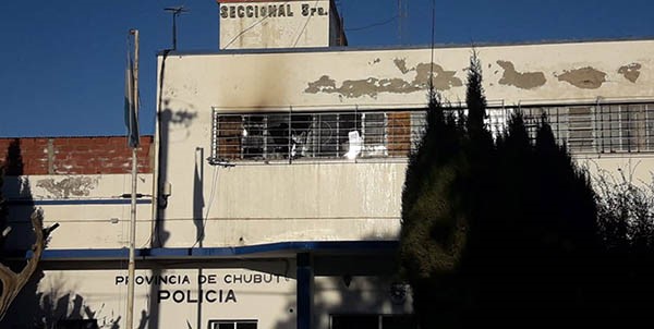 Incendio en la Alcaidía Policial: un interno provocó daños tras reiterados episodios de violencia