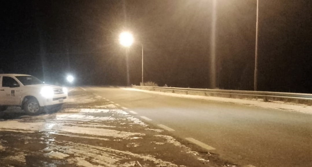 Hielo, barro y niebla: piden extrema precaución en la Ruta 3 entre Garayalde y Comodoro