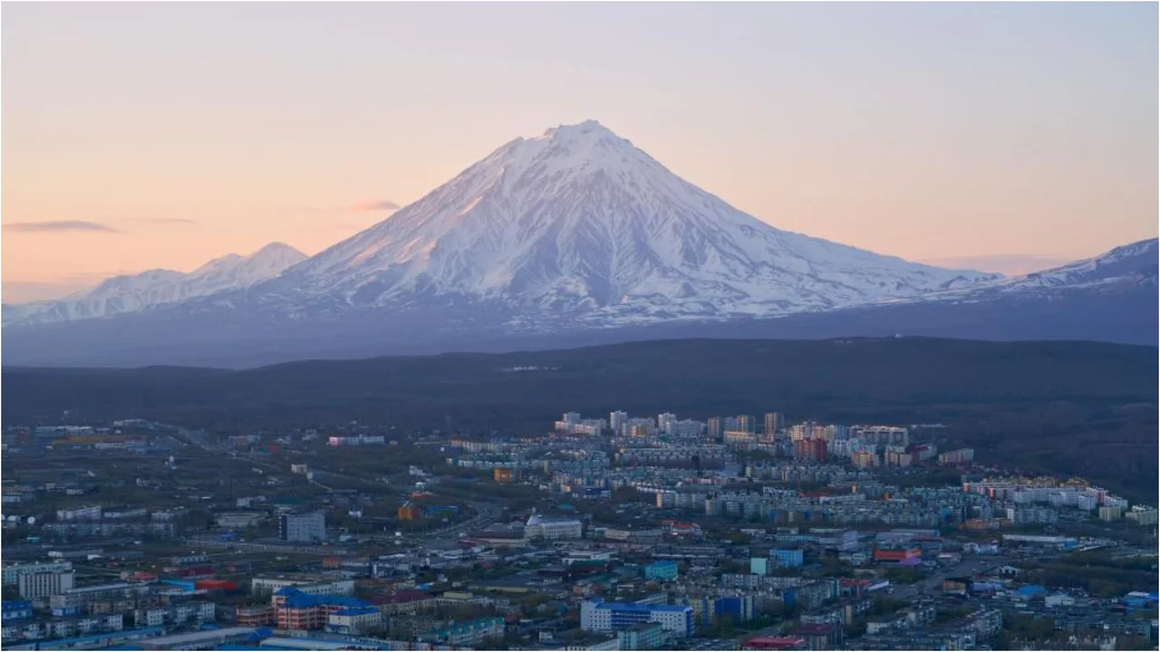 Rusia desactiva la alerta de tsunami tras dos potentes sismos en Kamchatka y las islas Kuriles