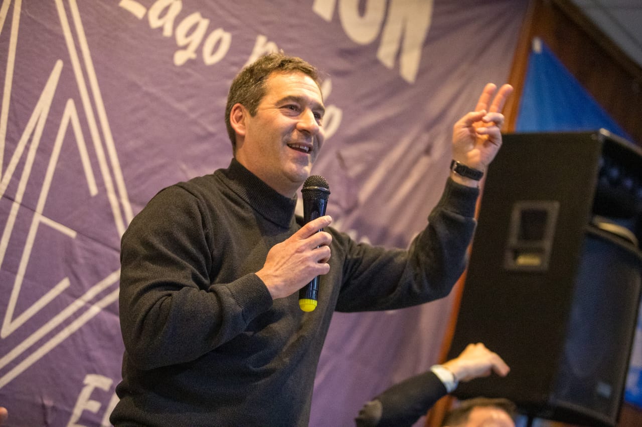Masivo acompañamiento a Luque en Esquel: “El peronismo está más vivo que nunca y son ustedes los que nos dieron las fuerzas”