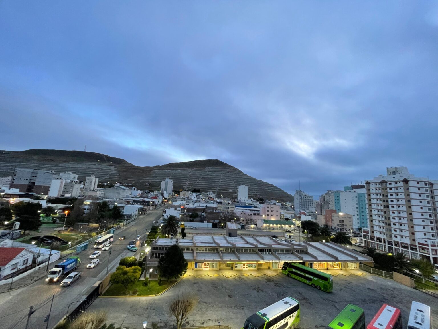 Viernes fresco y con cielo parcialmente nublado en Comodoro Rivadavia