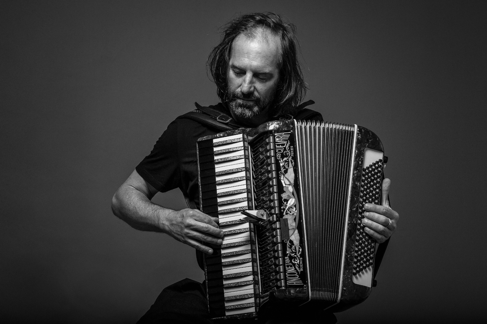 Chango Spasiuk, broche de oro del 77° Aniversario de Rada Tilly
