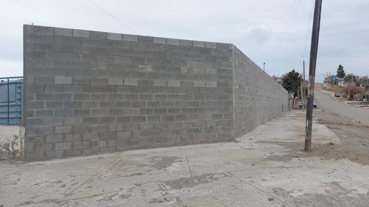 Provincia finalizó la construcción de un muro de 150 metros cuadrados en la escuela Nº 426