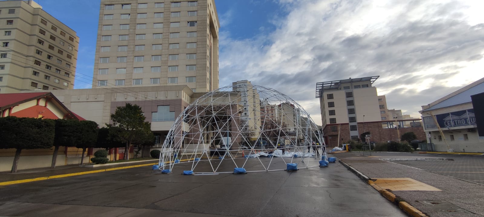 Se prepara el domo de la Feria del Libro