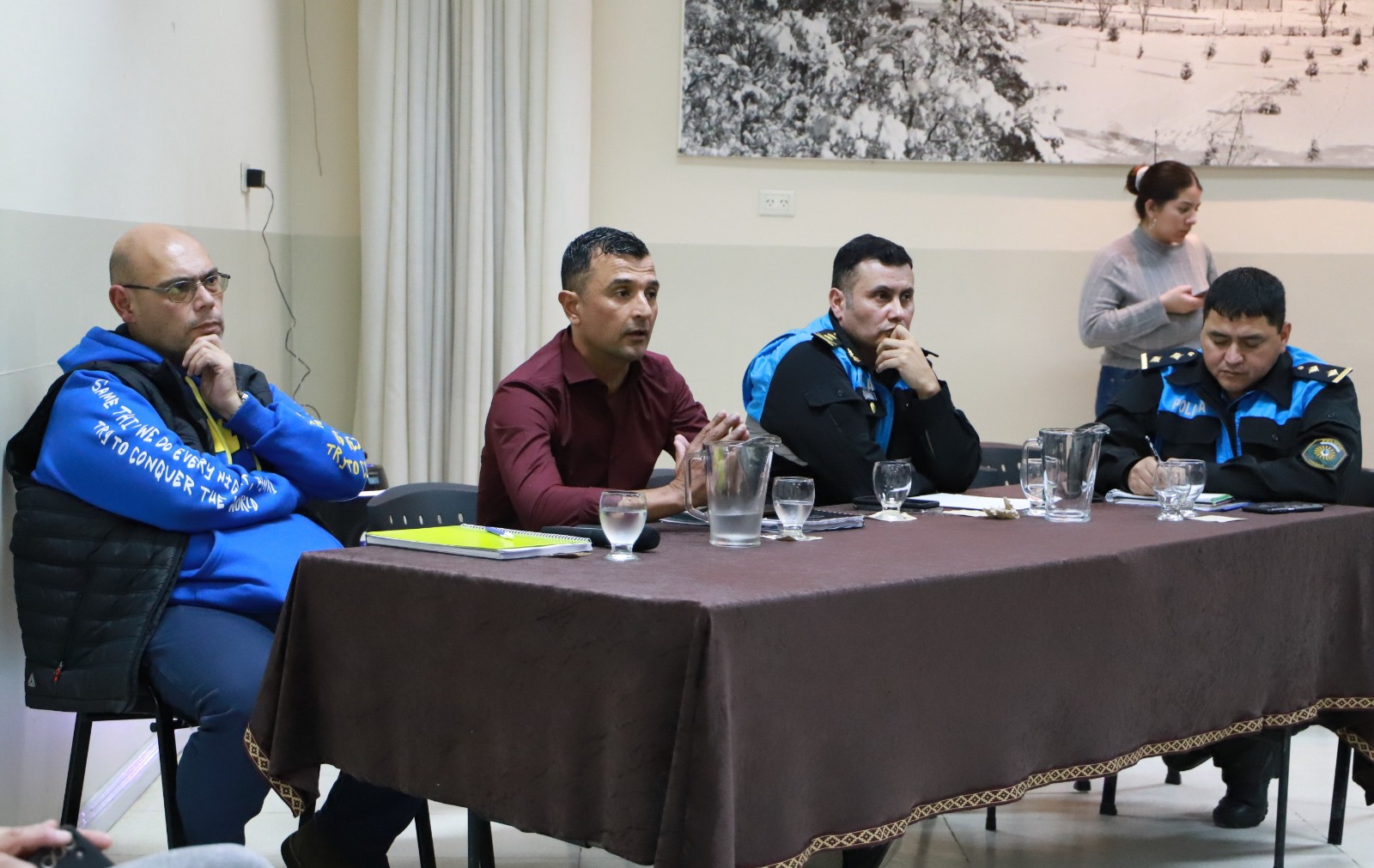 El Municipio e integrantes de la Vecinal de Mosconi dialogaron sobre un plan preventivo de seguridad