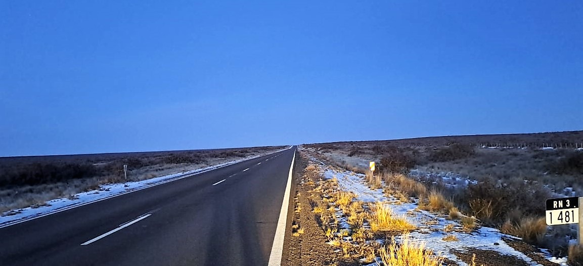 Precaución en rutas de Chubut: heladas intensas, calzadas húmedas y animales sueltos complican la circulación
