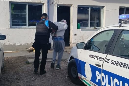Un hombre fue reducido por un vecino que le quiso entrar a robar
