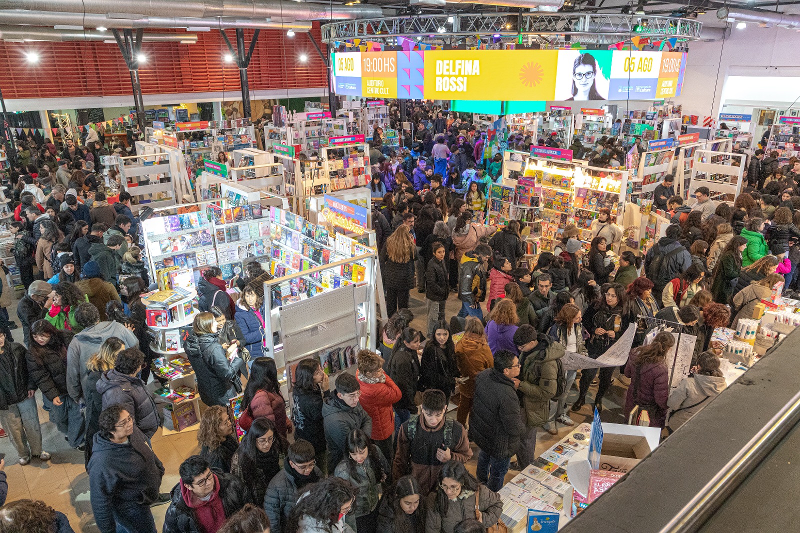 Ya pasaron más de cuarenta mil personas por la Feria del Libro