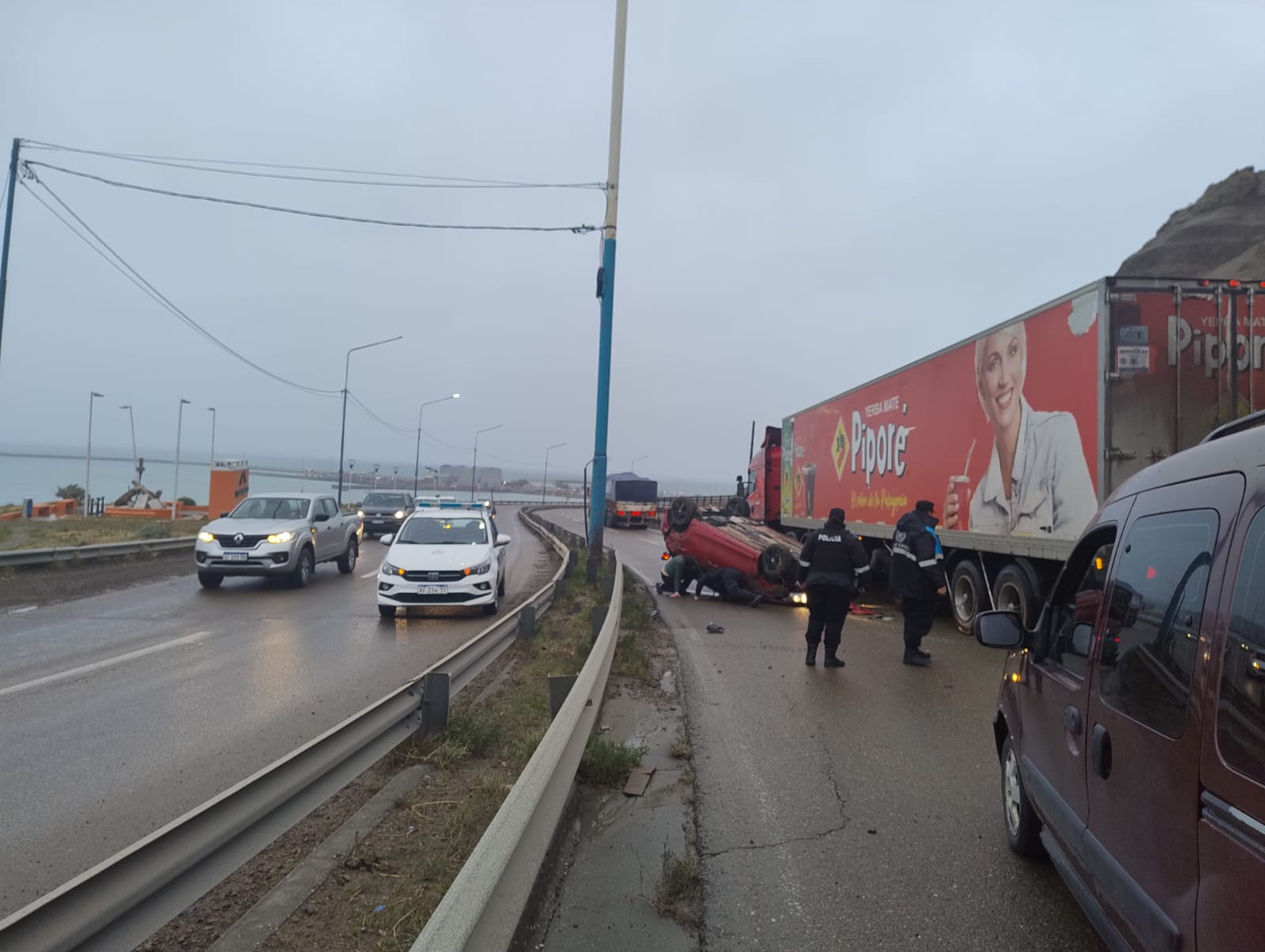 Ruta 3, de norte a sur, cortada por accidente