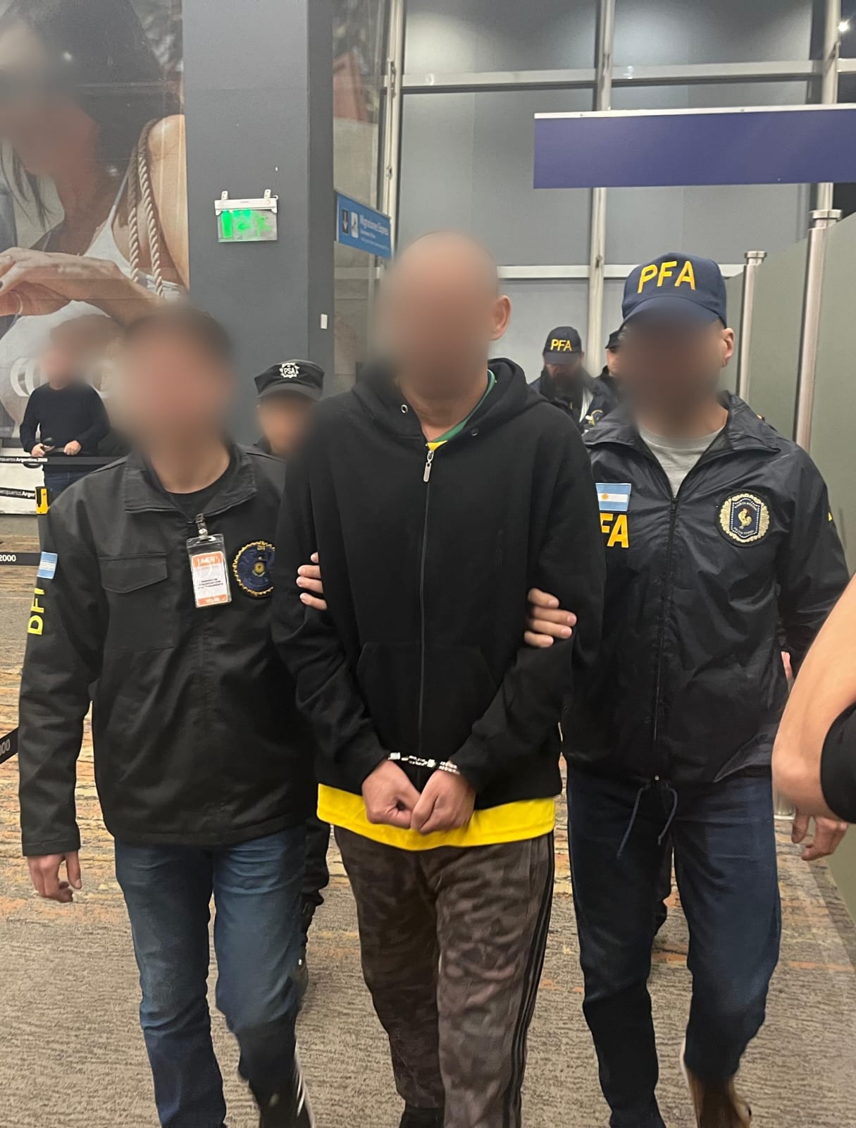 Expulsan de Argentina a peligroso criminal brasileño buscado por homicidio y otros delitos graves