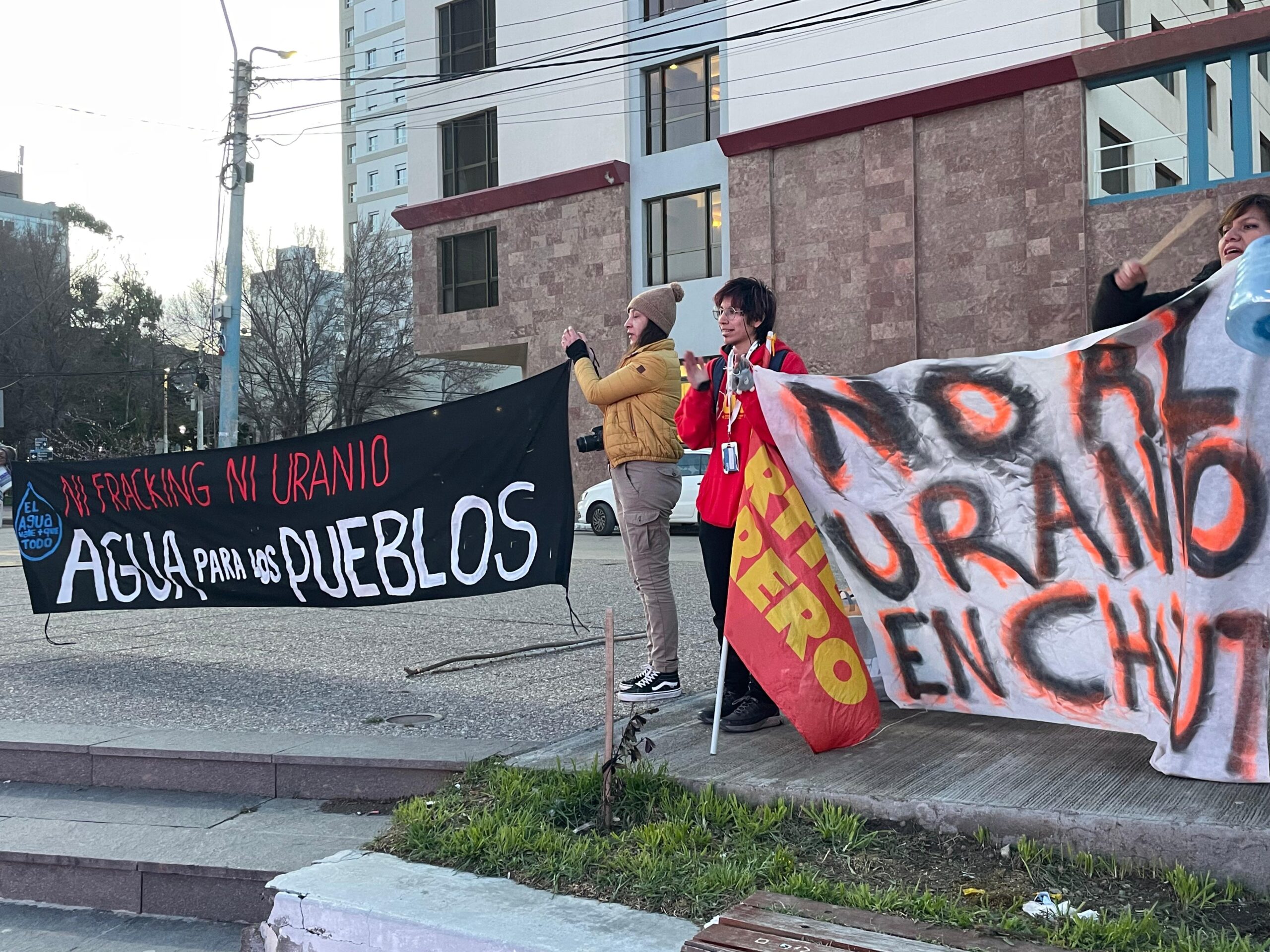 Protesta frente al Centro Cultural contra la megaminería