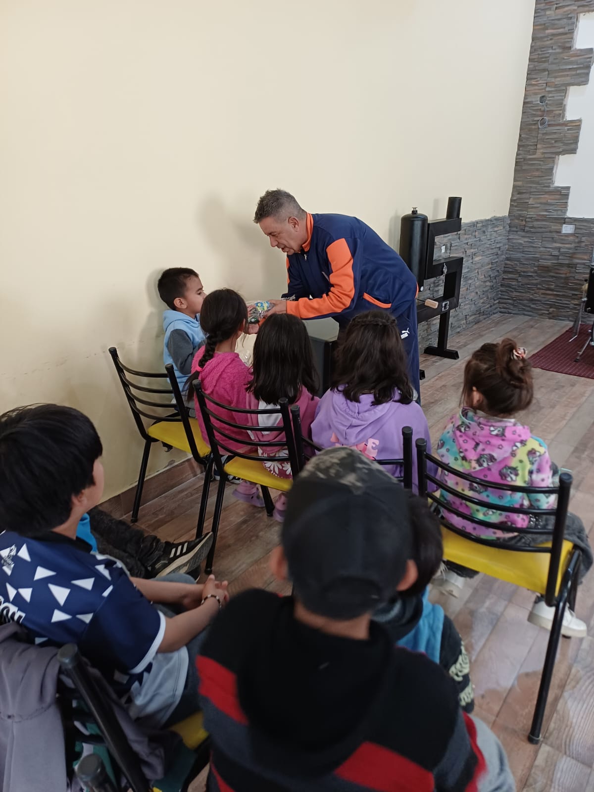 Caí Solidaria llevó alegría al barrio Cerro Solo y se prepara para mas visitas