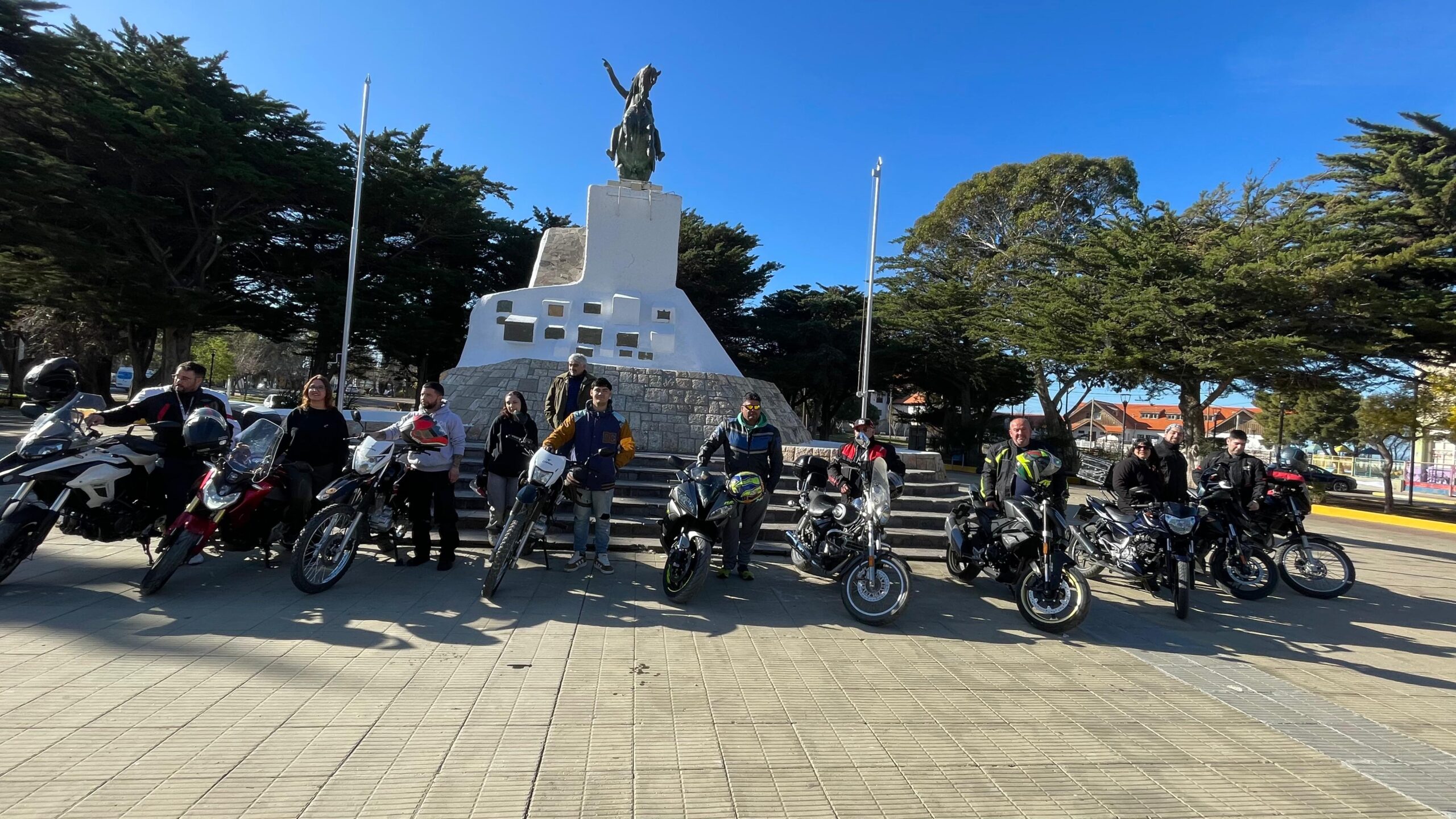 Moteros CR emprenden una caravana solidaria hacia Río Mayo