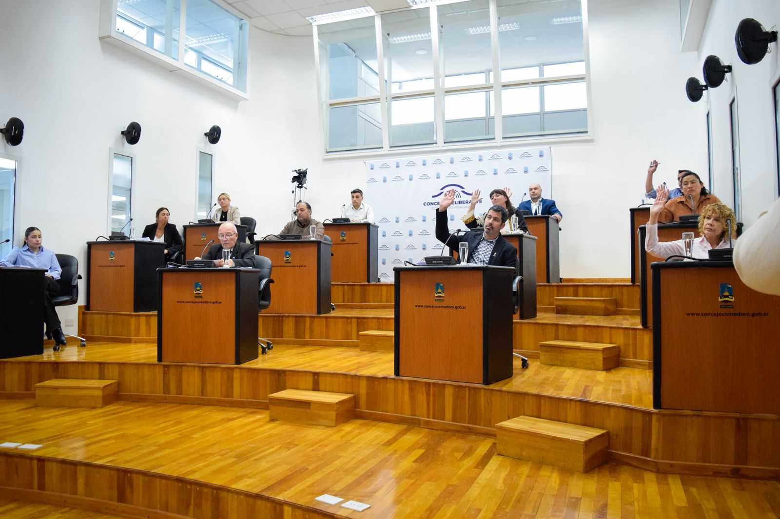 El bloque Arriba Chubut impulsa que inmuebles de YPF pasen al Municipio pero la oposición frena el debate