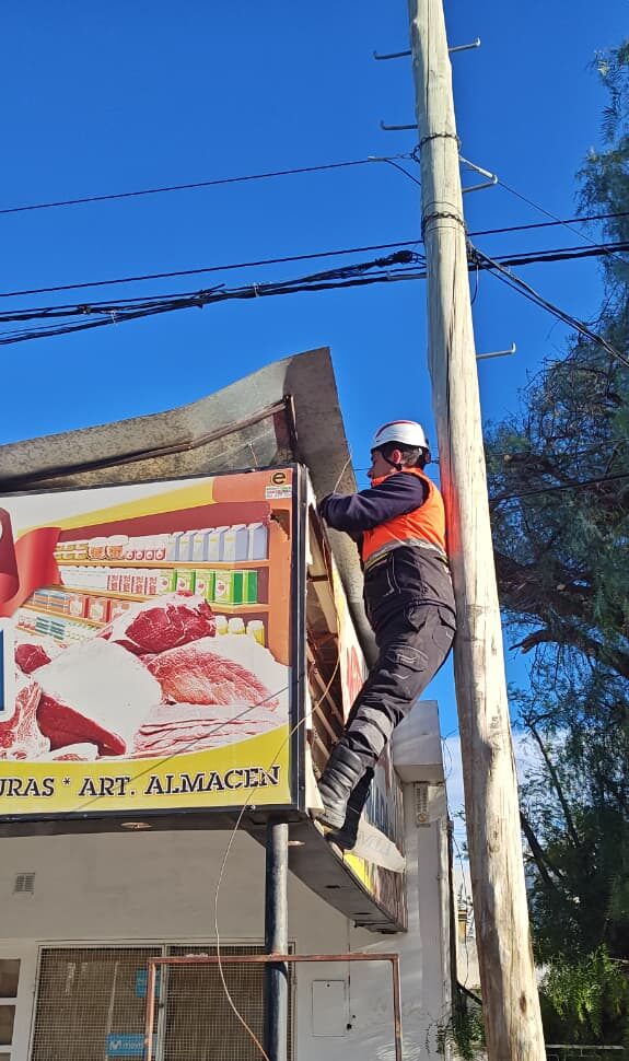 La  ráfaga mas fuerte fue a la  madrugada: Hubo voladura de techos y postes