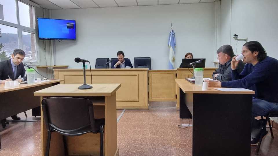 Violento hecho en el frigorífico de Trevelin: el juez rechazó un pedido de la defensa y habrá audiencia de revisión