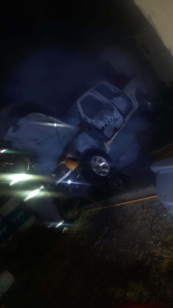 Se incendió una camioneta en Ciudadela: no hubo heridos pero investigan el origen
