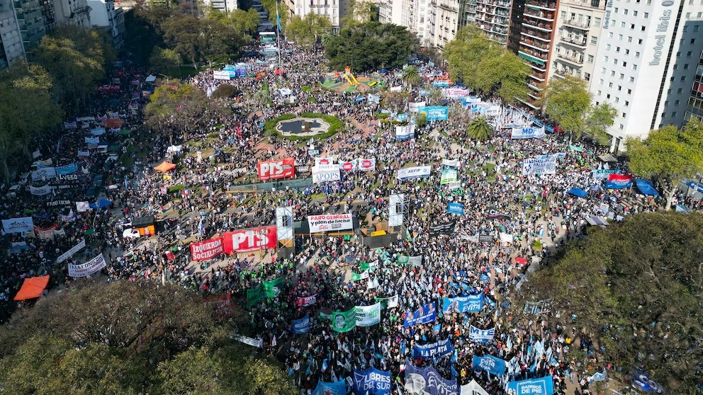 Los diputados y la calle rechazaron los vetos