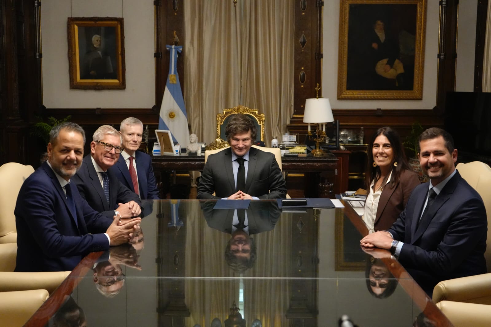 Vetos, marchas, paros y memes