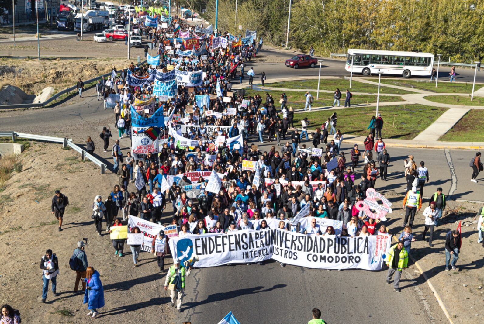 Universidad, gremios y estudiantes llaman a marchar este miércoles en Comodoro para defender la educación y la salud