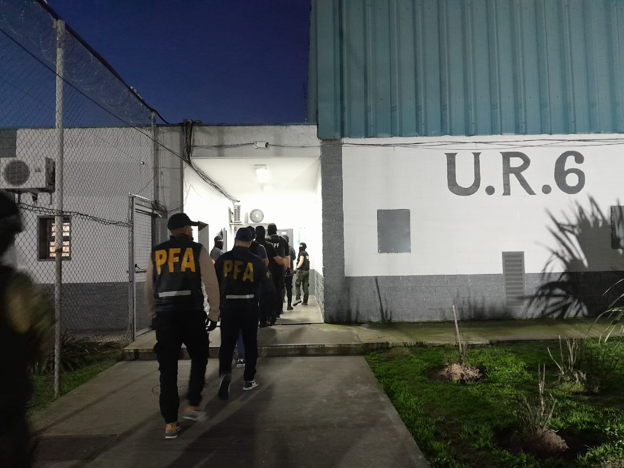 Detuvieron a un abogado que facilitaba teléfonos y mensajes a reclusos para planear delitos desde las cárceles de Ezeiza y Marcos Paz