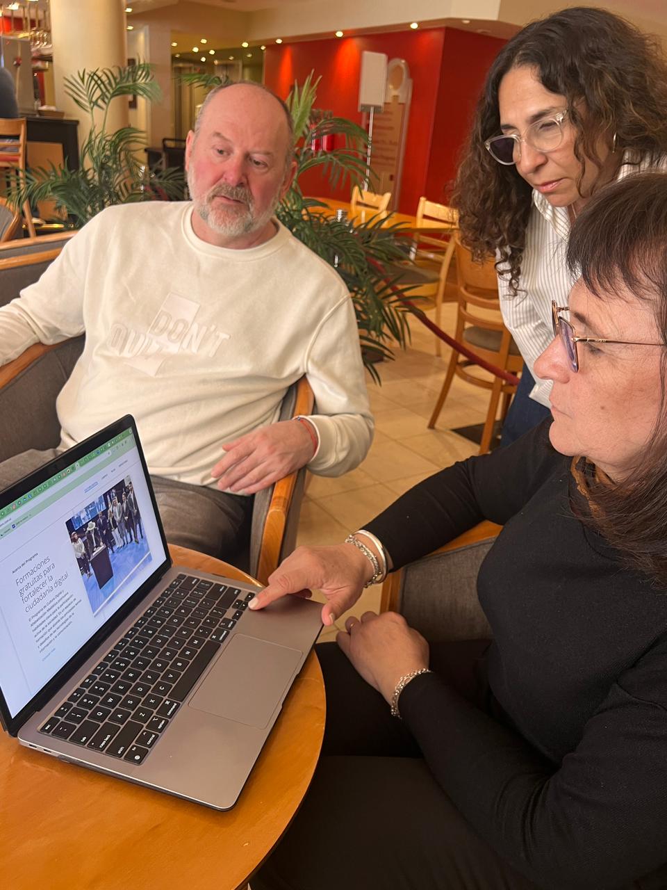Se lanzó la primera Plataforma Educativa de Alfabetización Digital y la Diplomatura en Inteligencia Artificial y Cultura Digital