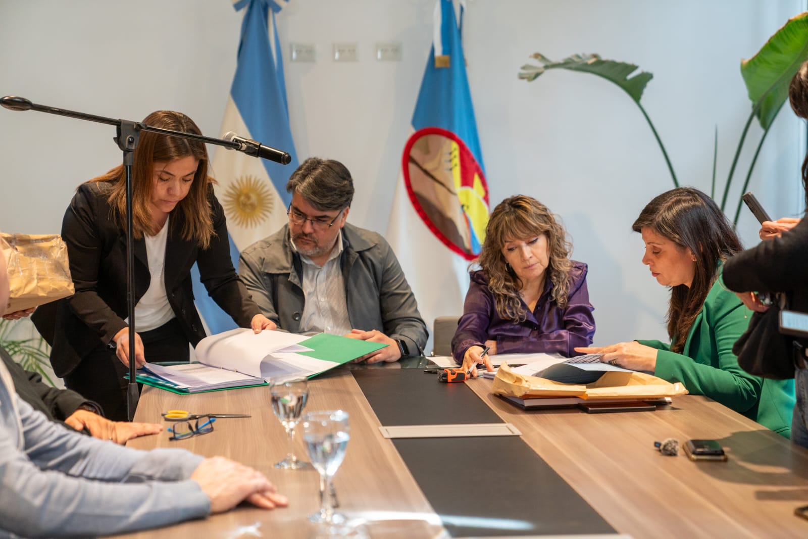 Transporte de pasajeros: Con observaciones entre las empresas, se concretó la apertura del sobre 2 de la licitación