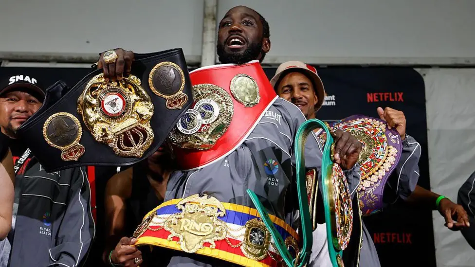 Terence Crawford venció a Canelo Álvarez y hace historia como triple campeón indiscutido