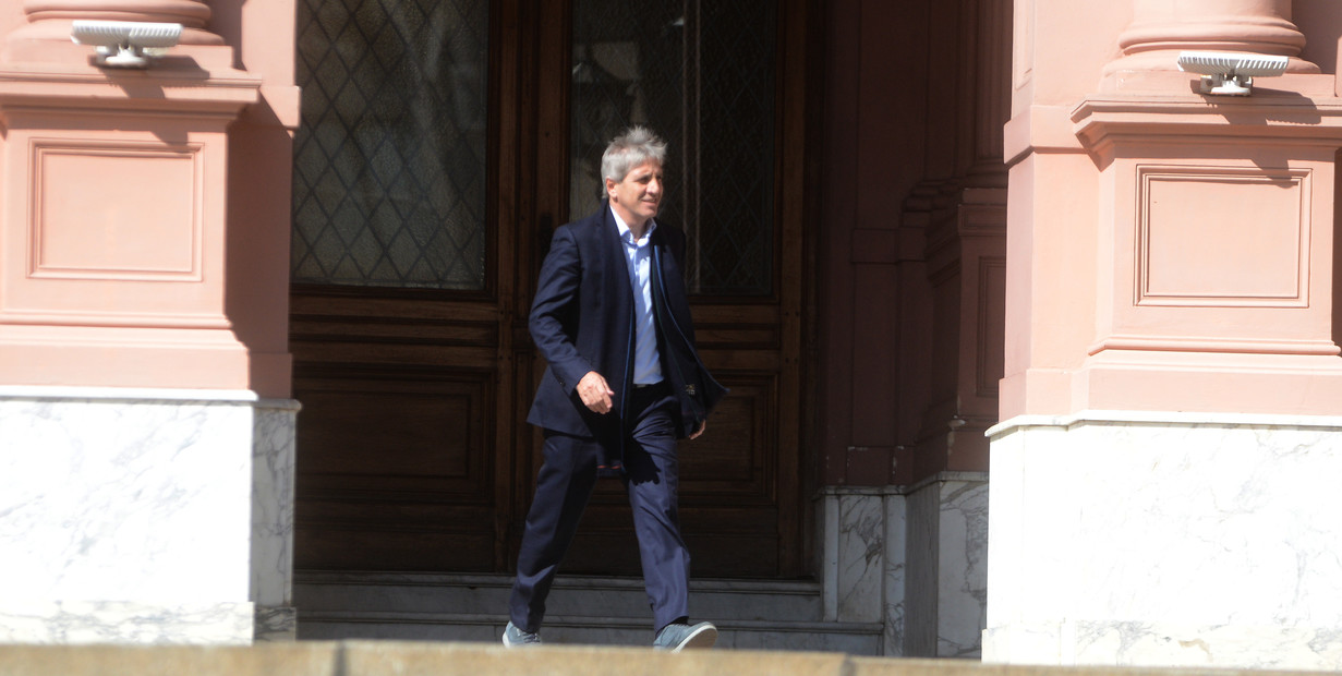 Fuerte cruce en el Senado: Caputo acusa a la oposición de querer «voltaer al Presidente»