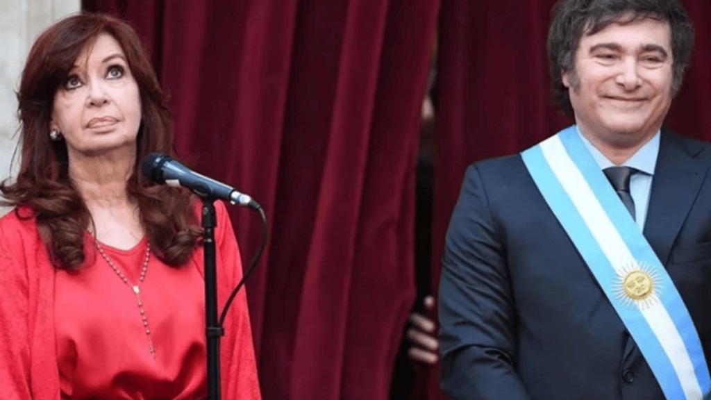 Cristina Kirchner filosa dedicatoria a Javier Milei: «¿Viste que al final era el dólar? No solucionaste nada y empeoraste todo»
