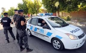 Adolescente se atrinchera armada en un colegio en  Mendoza