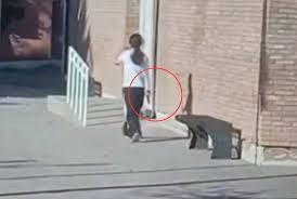 Adolescente atrincherada en Mendoza depuso su arma y fue trasladada al hospital