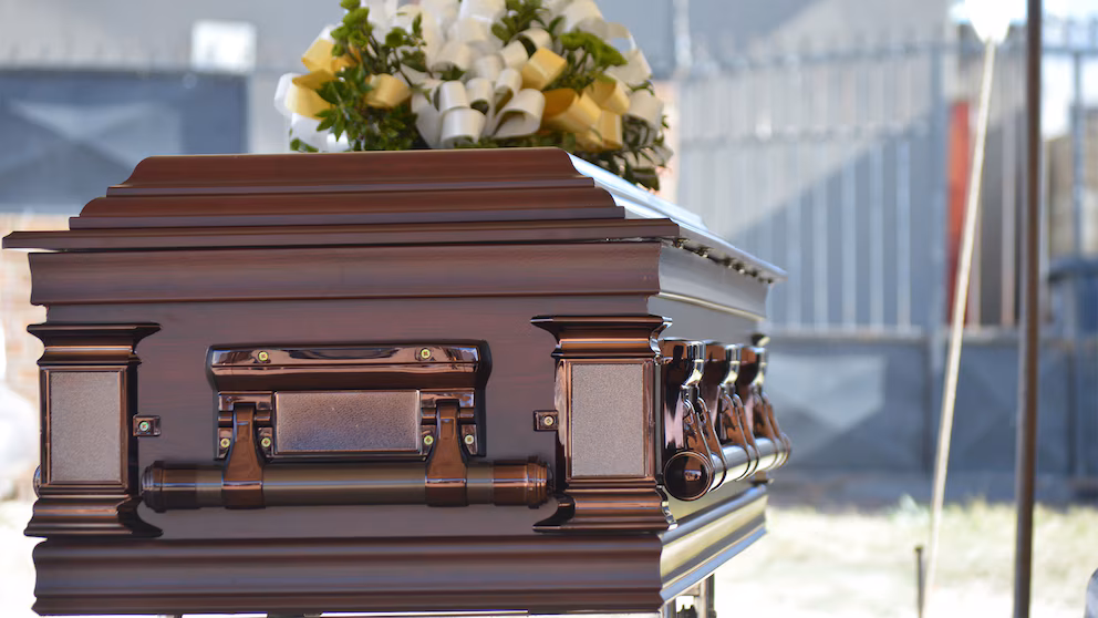 Creyeron que estaba muerto…y apareció en su propio velorio