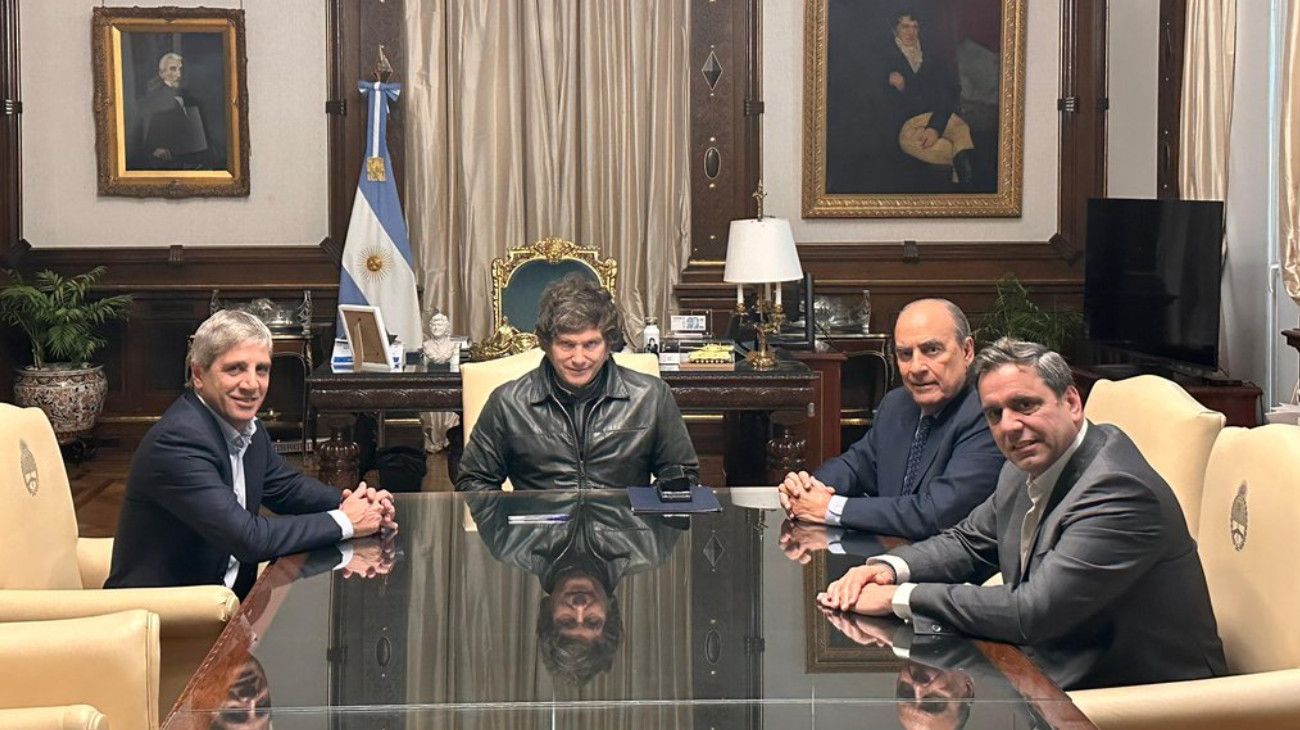 Vetos, ministro del Interior, memes y maniquí