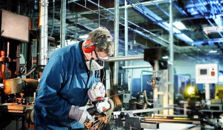 Profunda recesión industrial: la producción cayó 3% en septiembre y 4,5% interanual