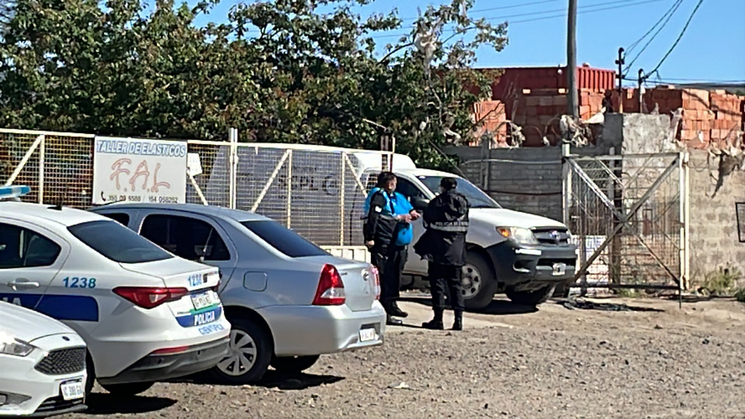 Habría ingresado  a robar , lo aplastó un paredón y murió en  un taller de Comodoro