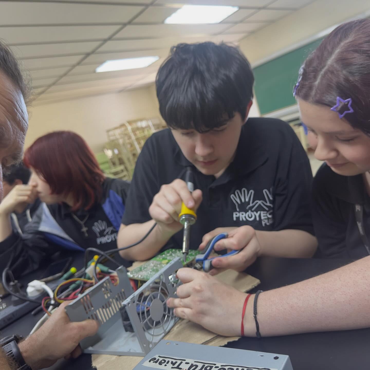 Proyecto puente laza un taller de reparación de computadoras