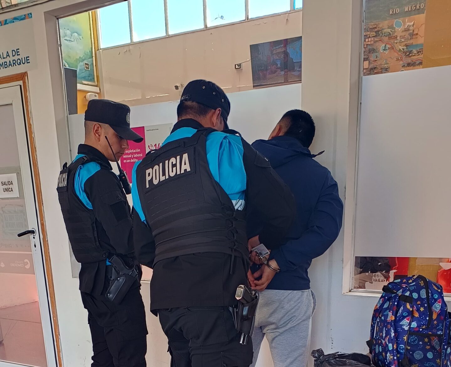Los atraparon en la Terminal de Comodoro: tenían pedido de captura y querían escapar en colectivo