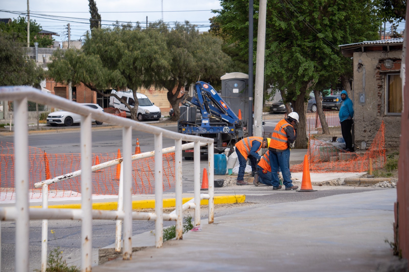 Con la construcción de cruces seguros y accesibles, se busca mejorar y ordenar el tránsito vehicular en la Avenida Estados Unidos