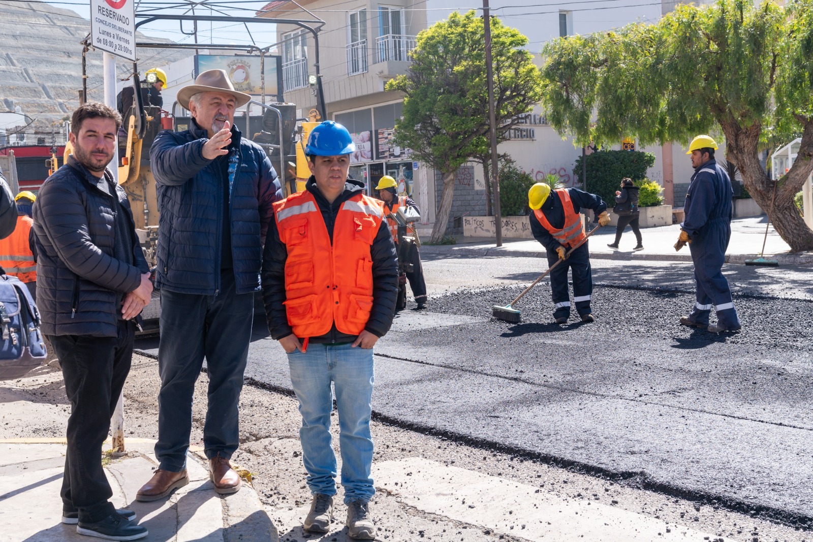 Macharashvili supervisó los trabajos de reparación de calzada en barrio Centro