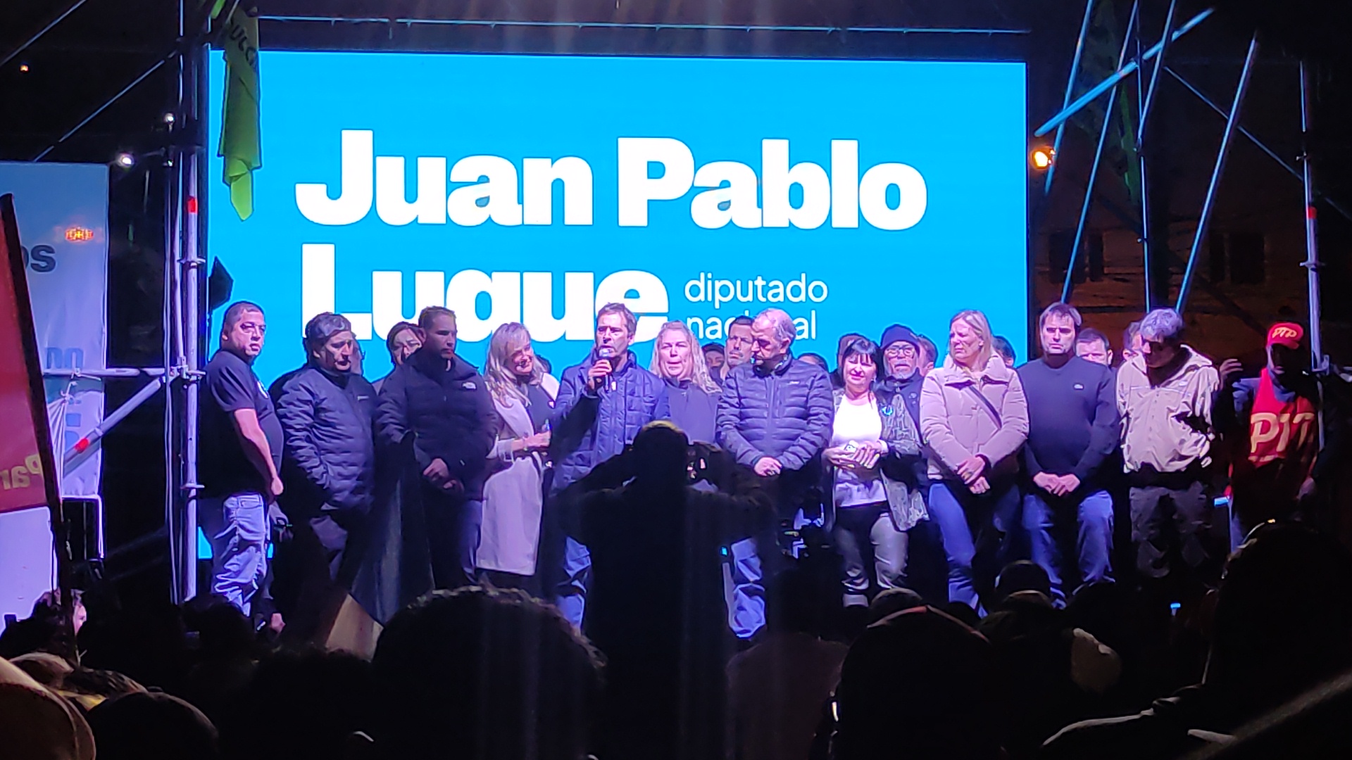 Luque cerró en el partido celebrando con la militancia
