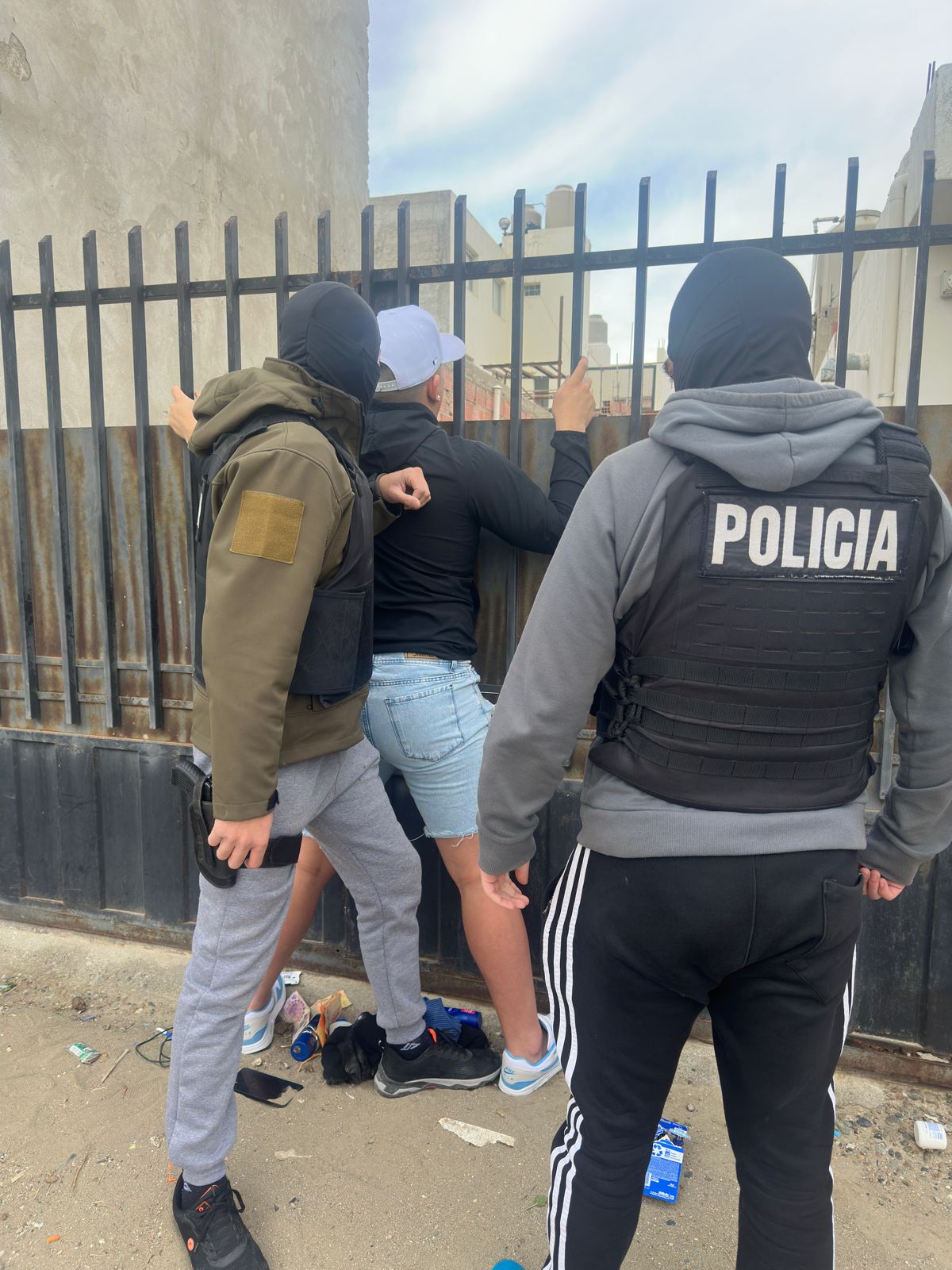 Homicidio en la estación de servicio: la Policía del Chubut realizó diez allanamientos y detuvo a un sospechoso