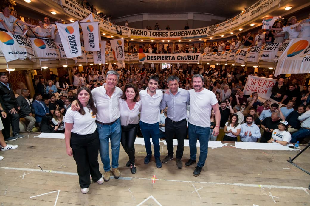 “Despierta Chubut” cerró su campaña en el Teatro Español de Trelew con un multitudinario acto