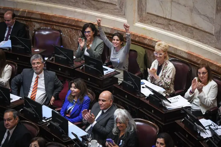 El Senado rechazó los vetos de Milei a emergencia pediátrica y  financiamiento universitario 