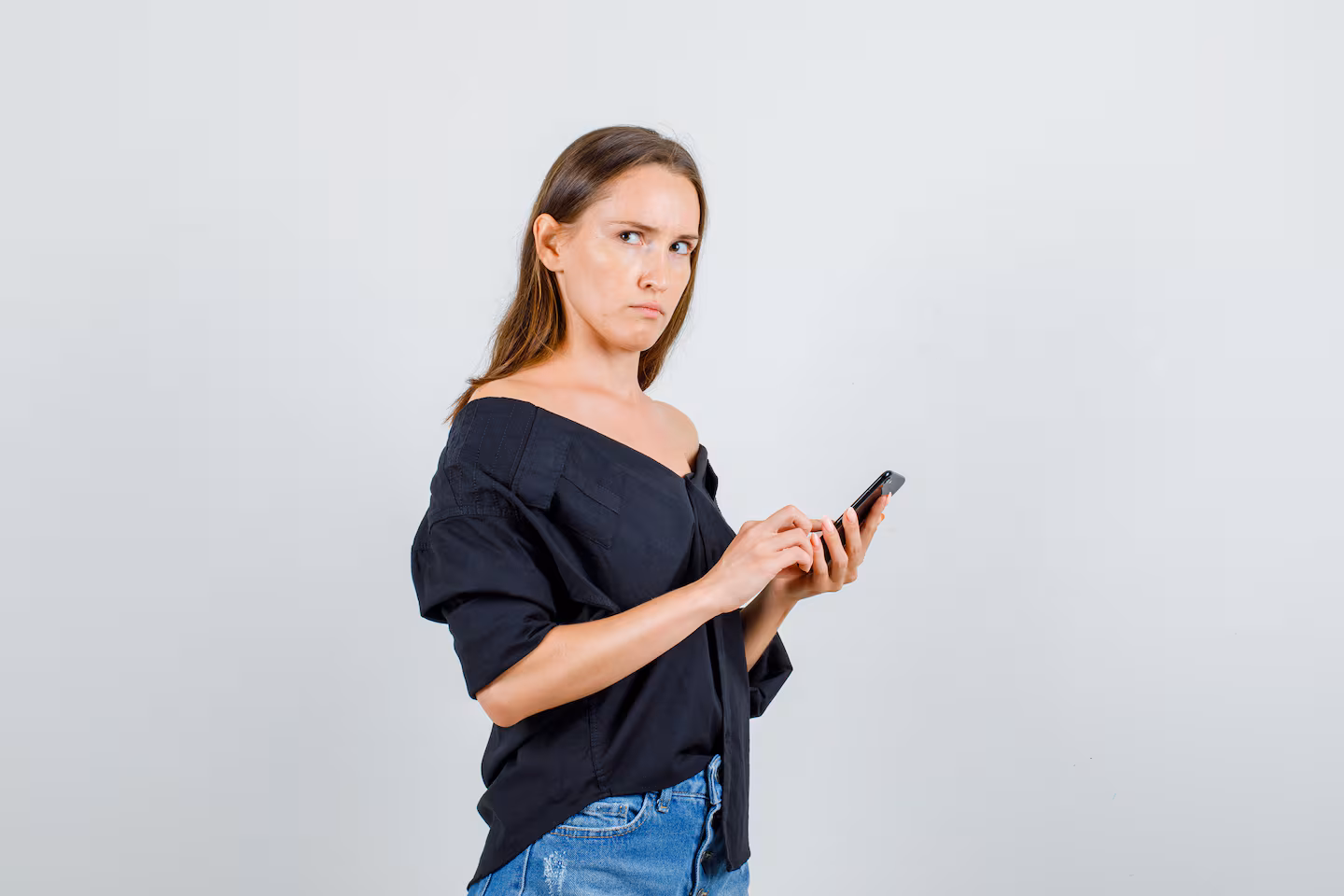 Alerta médica: Los peligros de diagnosticar y recetar en grupos de WhatsApp