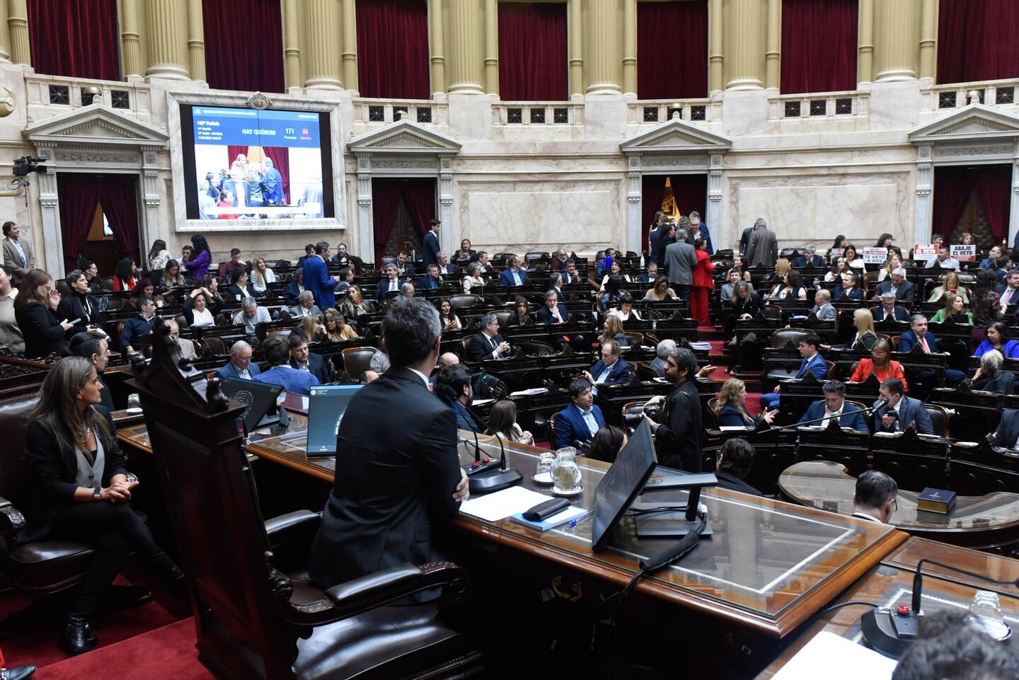 Tras el «faltazo», la oposición arremete con más interpelaciones a Karina Milei y Caputo
