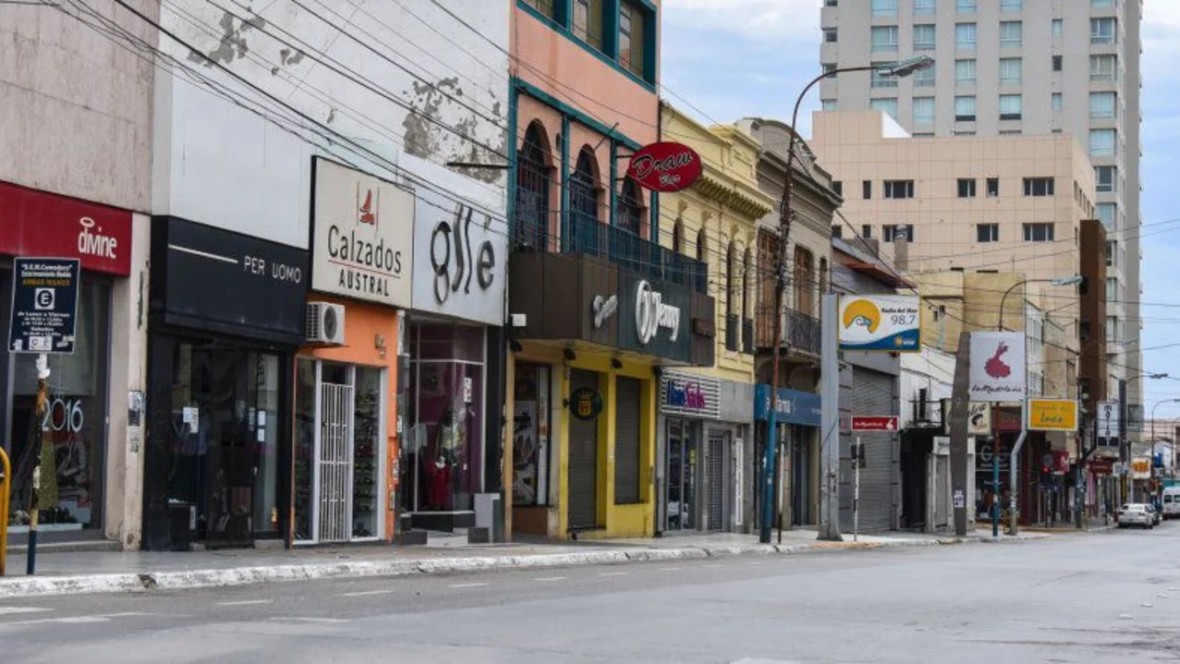 Supermercados y comercios ya cerraron sus puertas