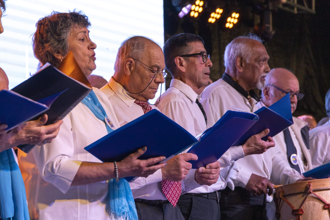 Emotiva celebración por los 20 Años del Coro Municipal «Voces Comodorenses»