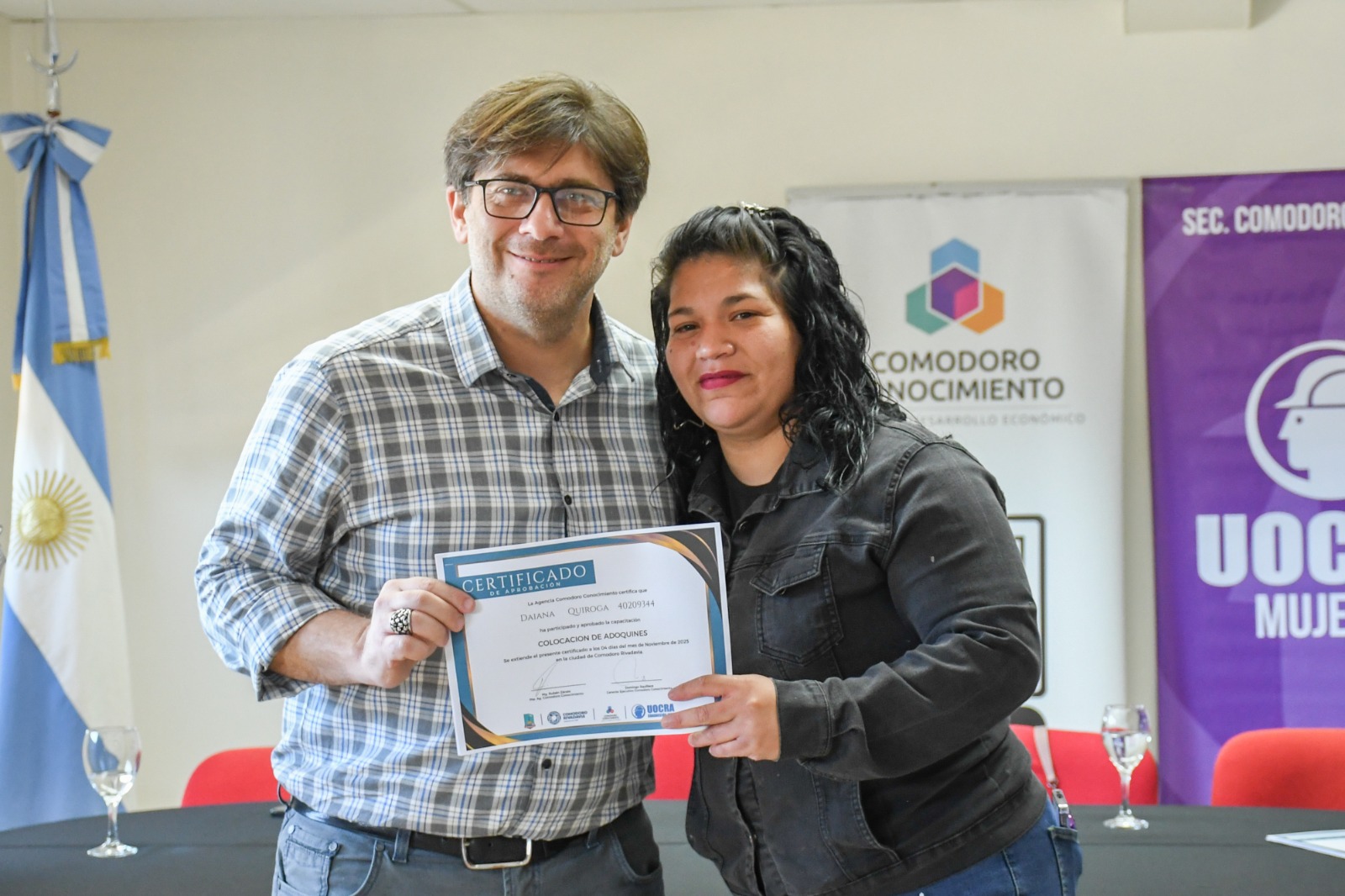 Comodoro Conocimiento y UOCRA entregaron certificaciones en colocación de adoquines